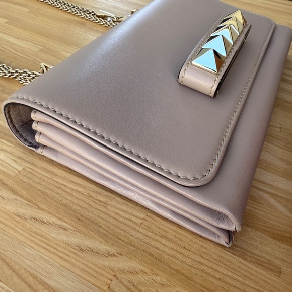 Valentino Garavani Va Va Voom Clutch Bag in Pastel Pink Leather - Picture 5 of 11